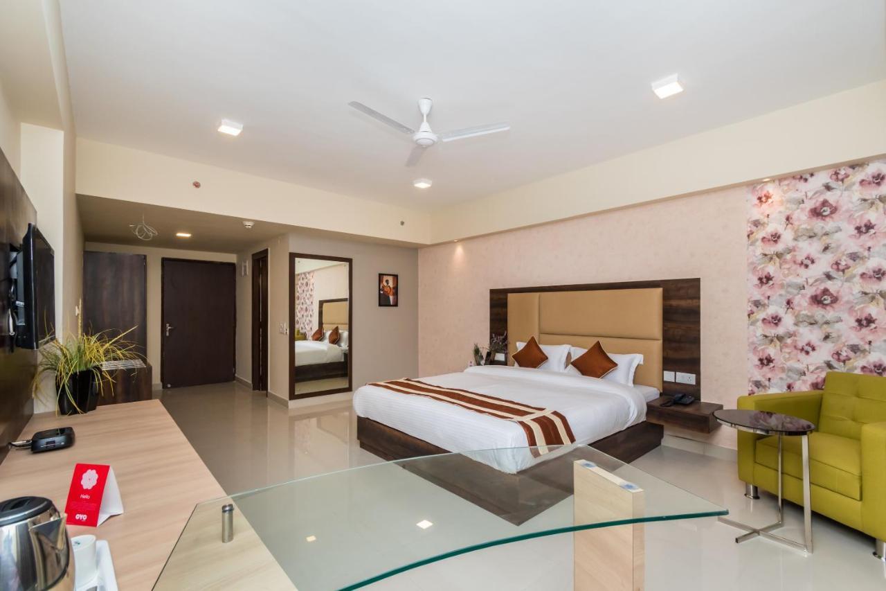 Capital O 10212 Hotel West Willows Xanadu Καλκούτα Εξωτερικό φωτογραφία
