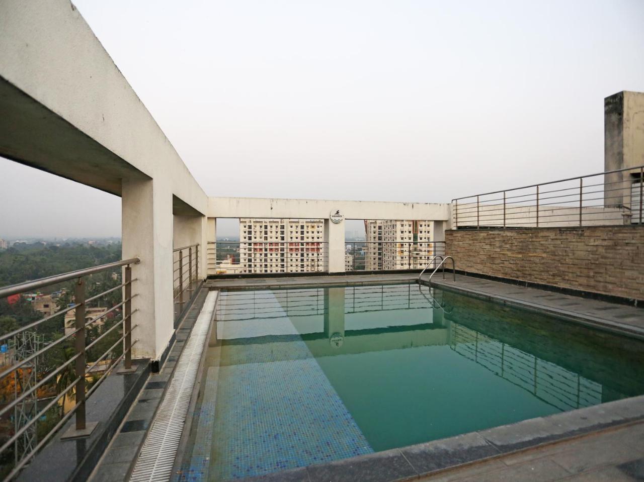 Capital O 10212 Hotel West Willows Xanadu Καλκούτα Εξωτερικό φωτογραφία