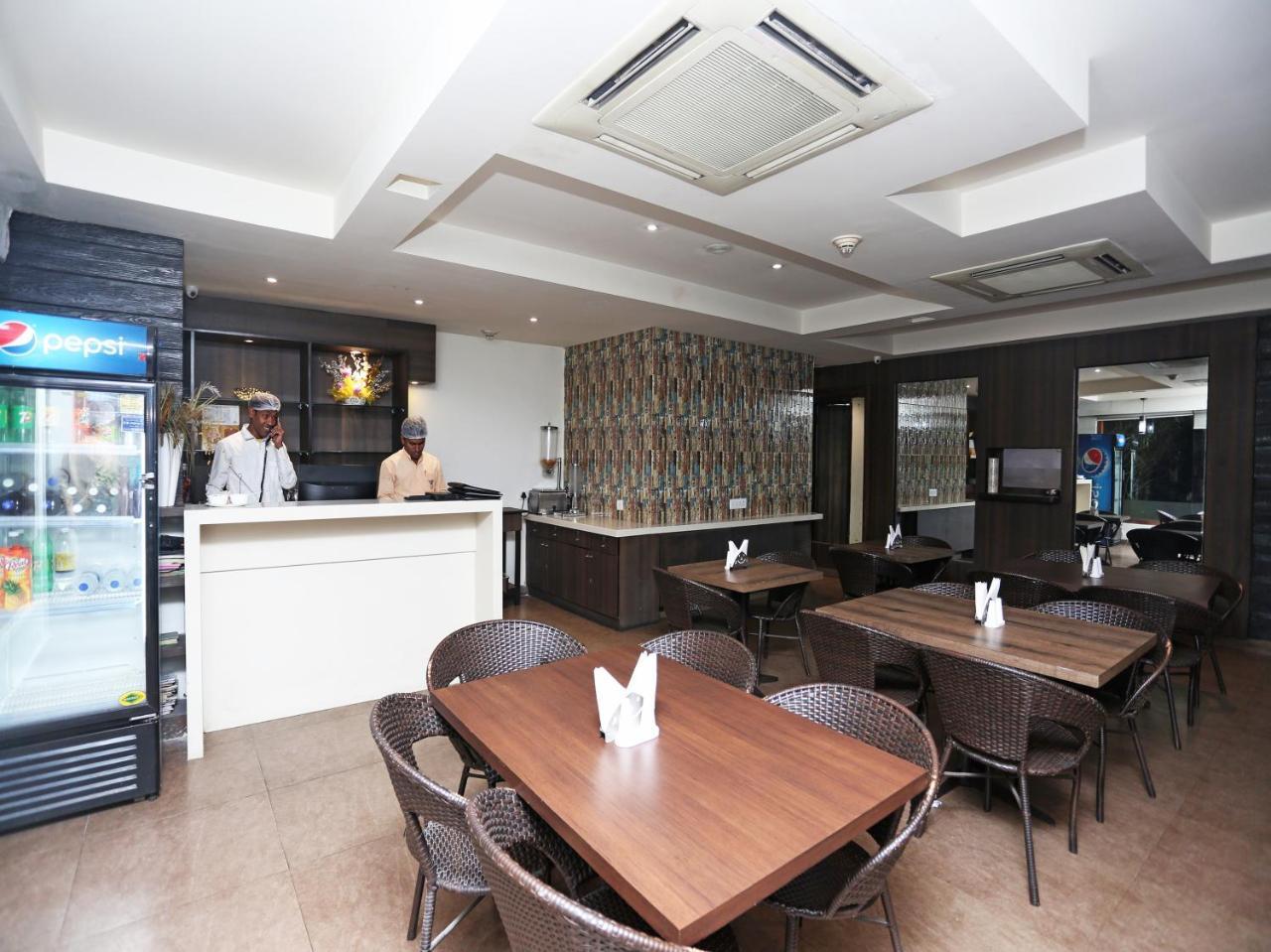 Capital O 10212 Hotel West Willows Xanadu Καλκούτα Εξωτερικό φωτογραφία