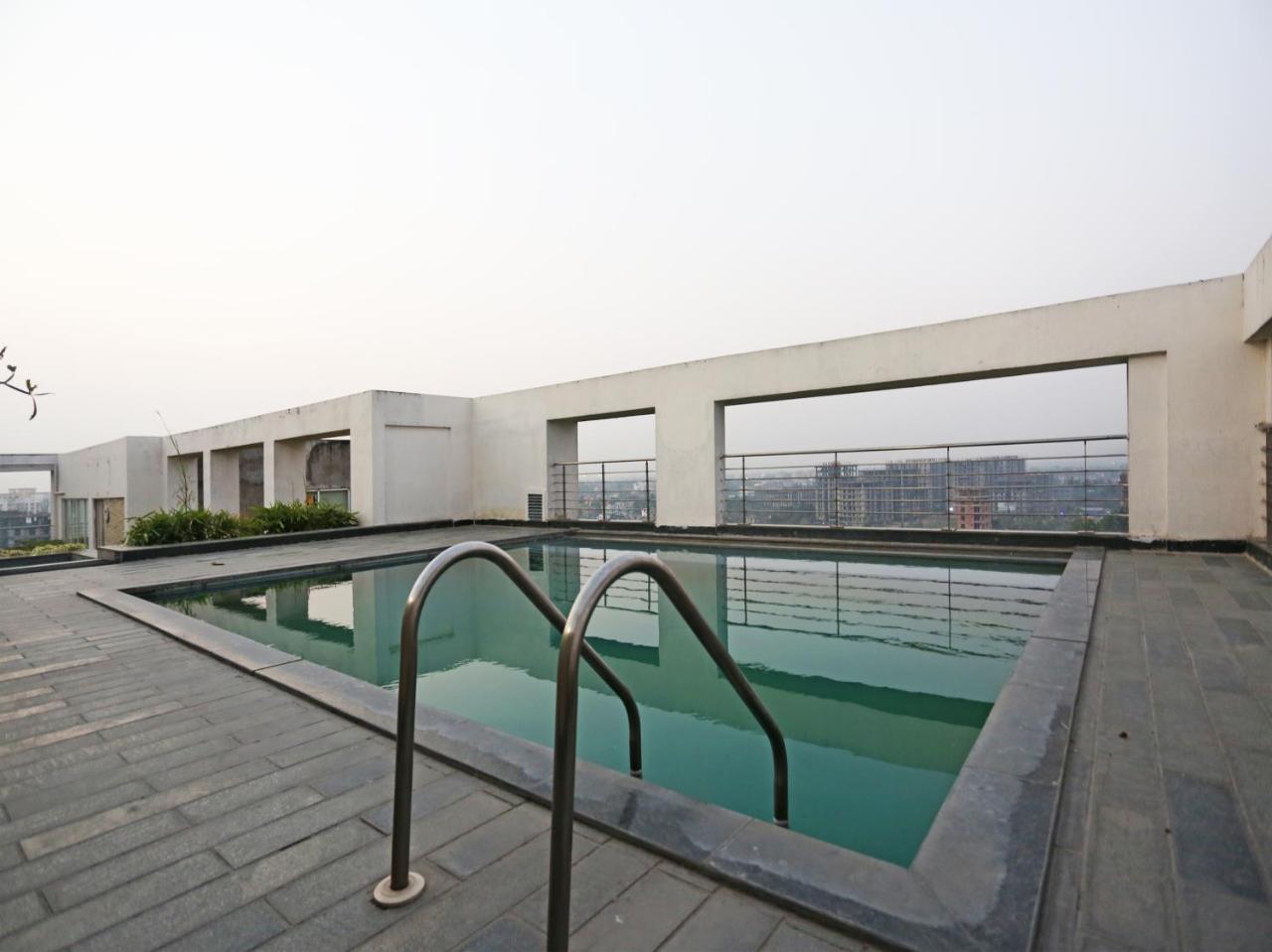 Capital O 10212 Hotel West Willows Xanadu Καλκούτα Εξωτερικό φωτογραφία