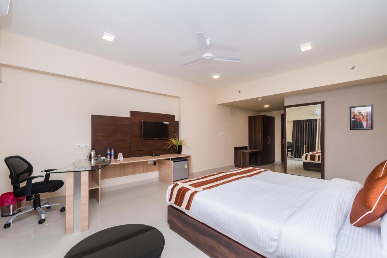 Capital O 10212 Hotel West Willows Xanadu Καλκούτα Εξωτερικό φωτογραφία