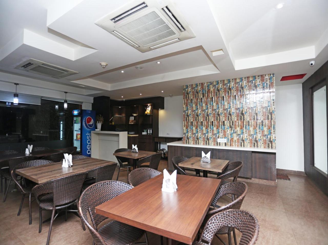 Capital O 10212 Hotel West Willows Xanadu Καλκούτα Εξωτερικό φωτογραφία