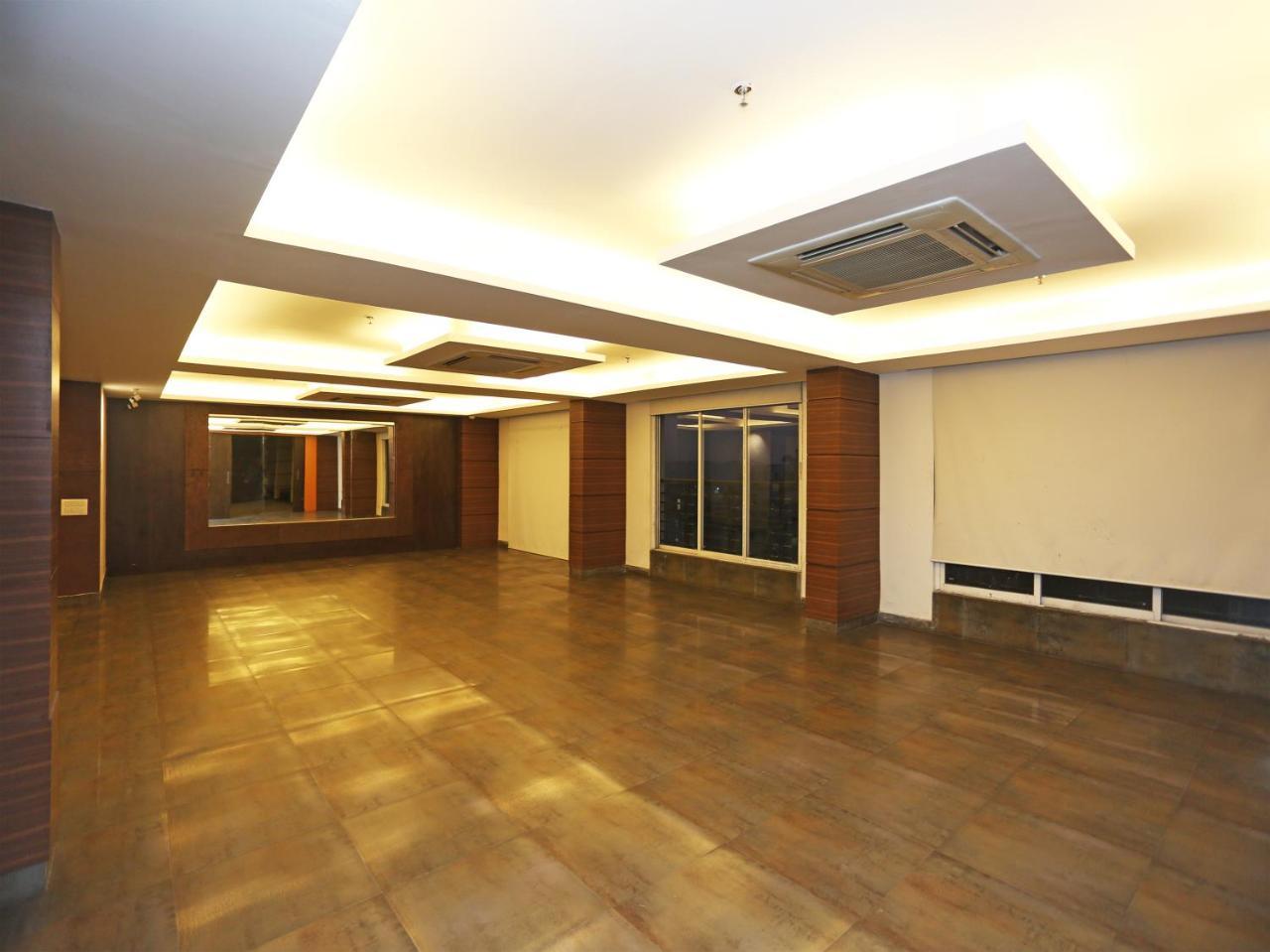Capital O 10212 Hotel West Willows Xanadu Καλκούτα Εξωτερικό φωτογραφία