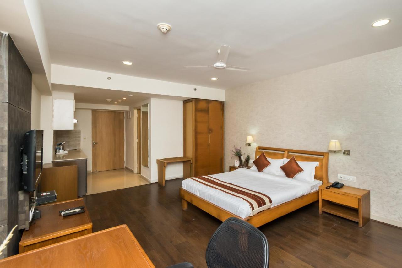 Capital O 10212 Hotel West Willows Xanadu Καλκούτα Εξωτερικό φωτογραφία