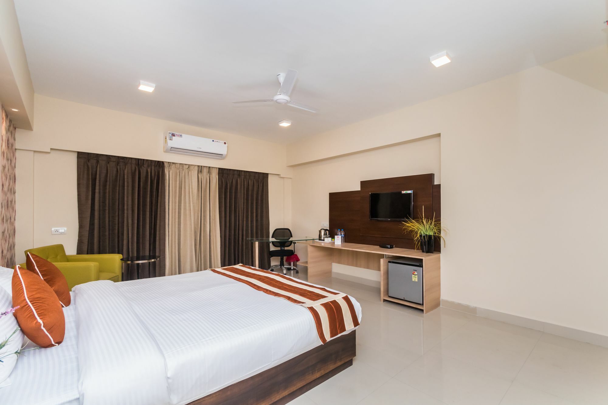 Capital O 10212 Hotel West Willows Xanadu Καλκούτα Εξωτερικό φωτογραφία